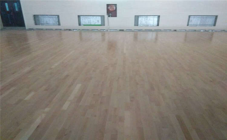 24厚風(fēng)雨操場(chǎng)地板怎么保養(yǎng)？