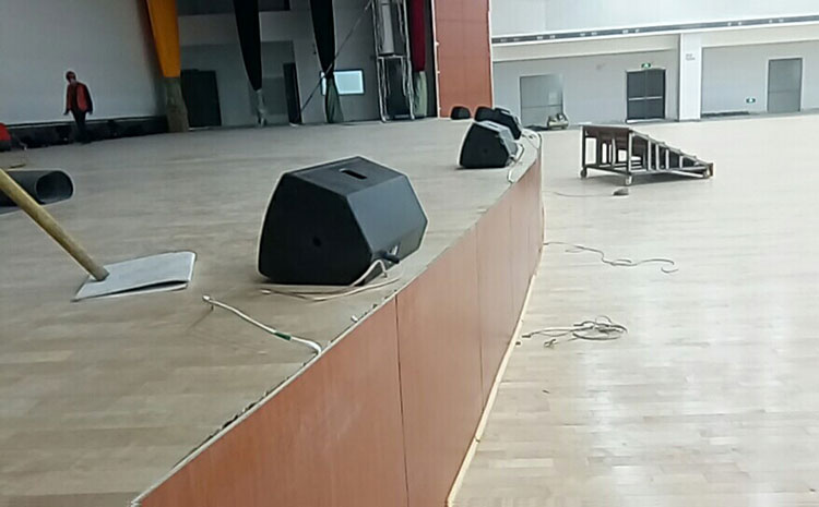 主輔龍骨結(jié)構(gòu)籃球館木地板多少錢一平？