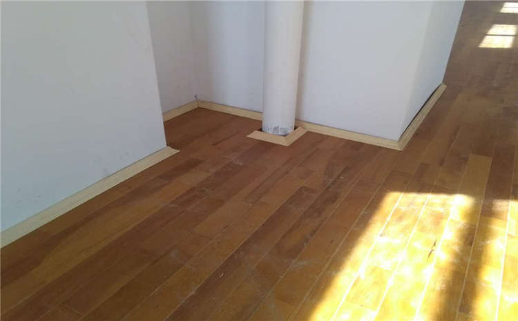 單層龍骨結構風雨操場木地板價格是多錢？