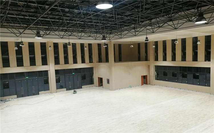 夏日的烈日和暴雨對運動木地板的“風(fēng)險”？