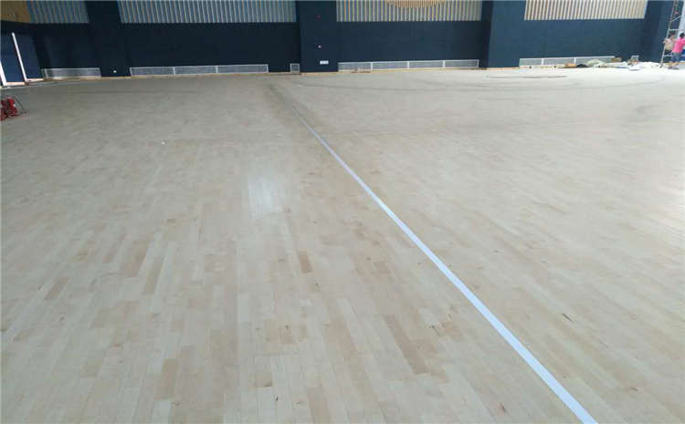 羽毛球館木地板供應商怎么選?