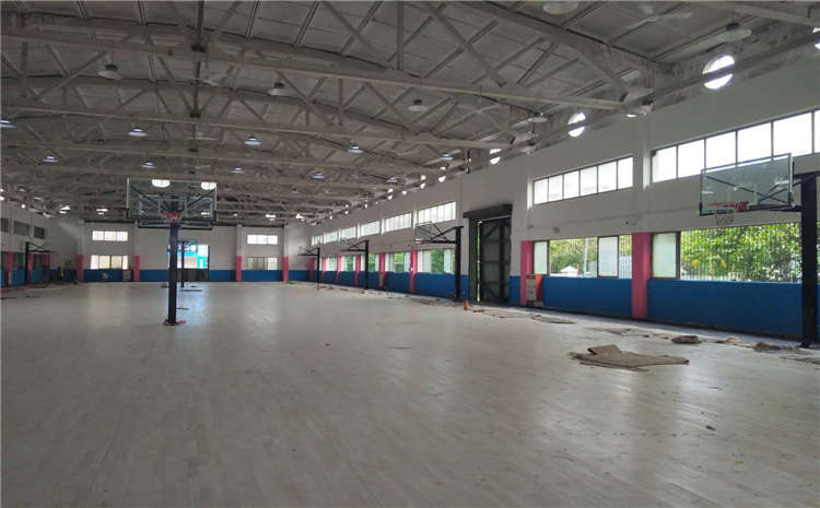 所有的體育場館都應鋪楓木運動地板么？