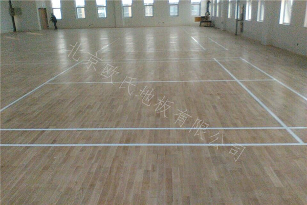 徐州北辰小學(xué)羽毛球運(yùn)動木地板案例圖 徐州北辰小學(xué)羽毛球運(yùn)動木地板案例圖