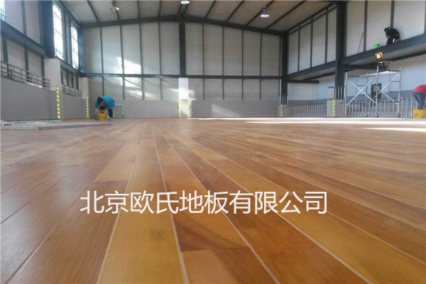 烏蘭巴托某學(xué)校運(yùn)動(dòng)木地板工程 烏蘭巴托某學(xué)校運(yùn)動(dòng)木地板工程