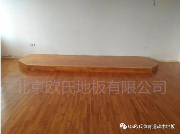 江西鷹潭第五中學(xué)的籃球場木地板,舞蹈房木地板,音樂房木地板案例圖3 江西鷹潭第五中學(xué)的籃球場木地板,舞蹈房木地板,音樂房木地板案例圖3
