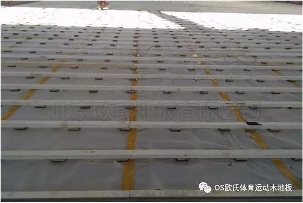 貴州省畢節(jié)市織金縣育才學(xué)校籃球館木地板案例 貴州省畢節(jié)市織金縣育才學(xué)校籃球館木地板案例