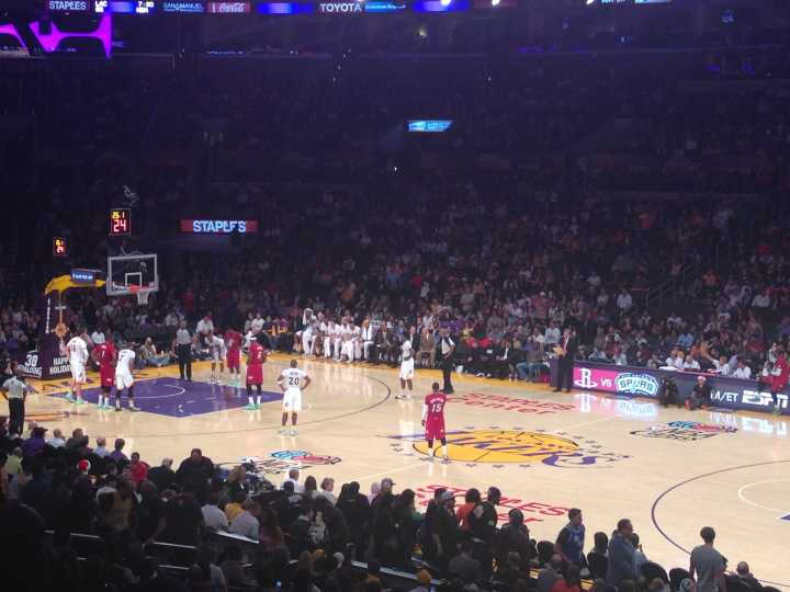 NBA地板都那么貴，那看一場NBA比賽需要花多少錢