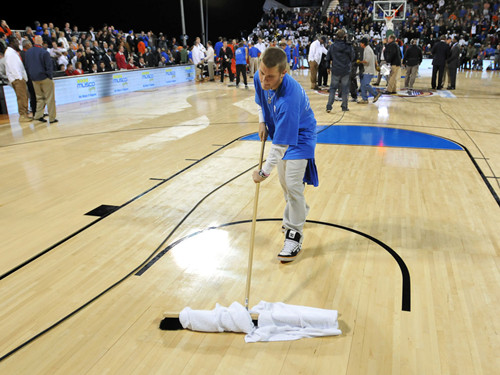 楓木運動木地板表面系統性的安裝和維護保養(yǎng)方法