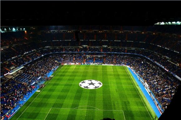 **足聯規定的足球場標準尺寸和場地規則 **足聯規定的足球場標準尺寸和場地規則