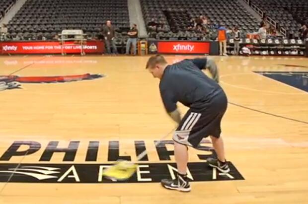 更佳的視覺體驗(yàn)：室內(nèi)楓木運(yùn)動(dòng)地板