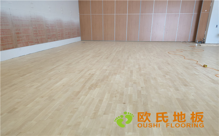 北京環(huán)球影城籃球館運(yùn)動(dòng)木地板案例