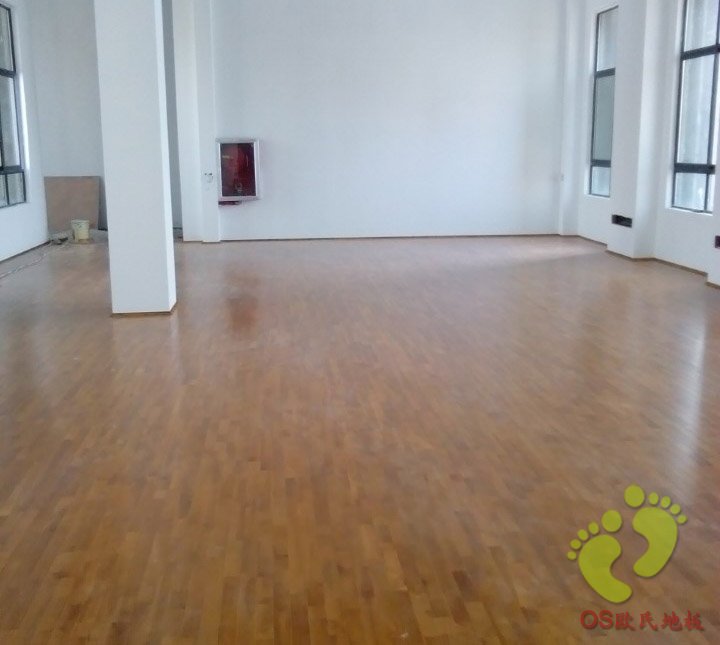 仁懷市財政局業(yè)務(wù)大樓運動木地板鋪設(shè)